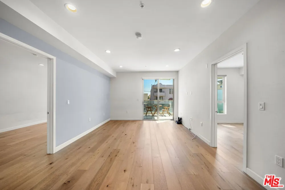 105 S Mariposa Avenue #203 Los Angeles, CA 90004