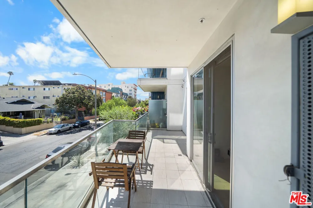 105 S Mariposa Avenue #203 Los Angeles, CA 90004