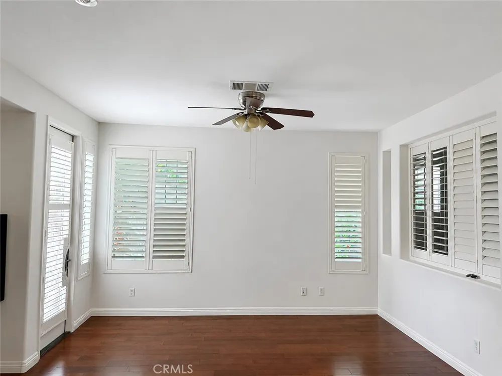 27657 Sunny Creek Valencia, CA 91354