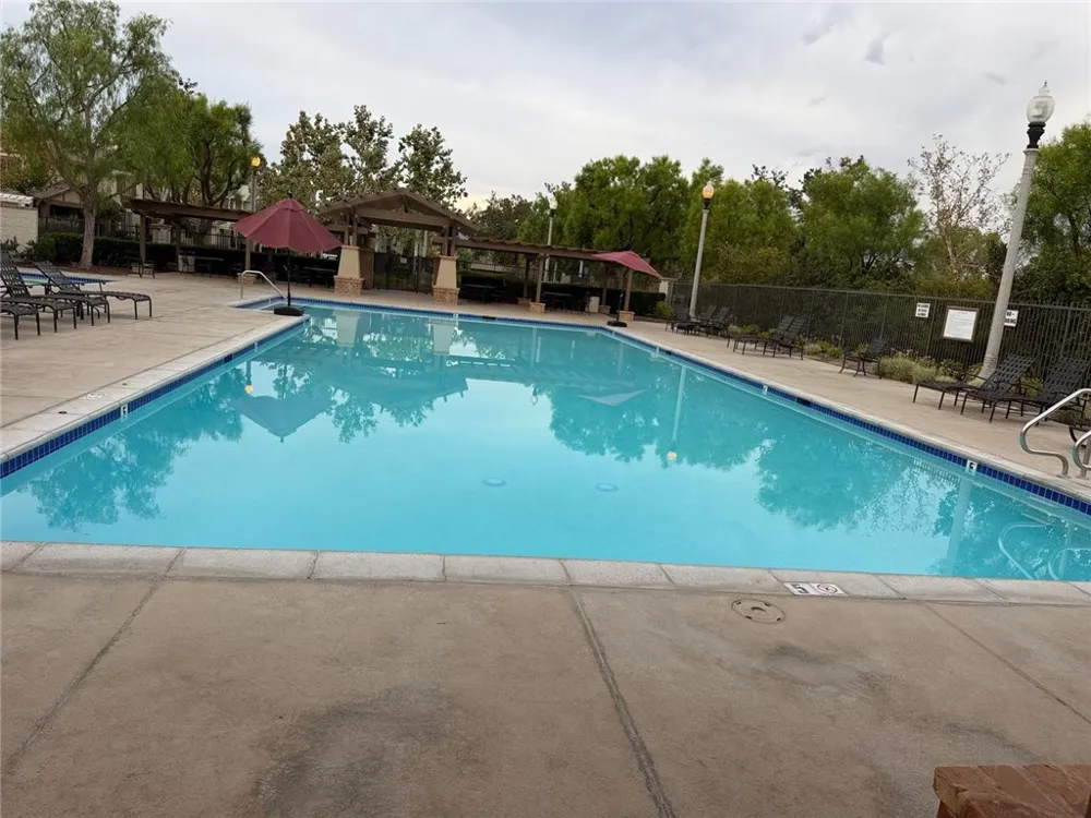 27657 Sunny Creek Valencia, CA 91354