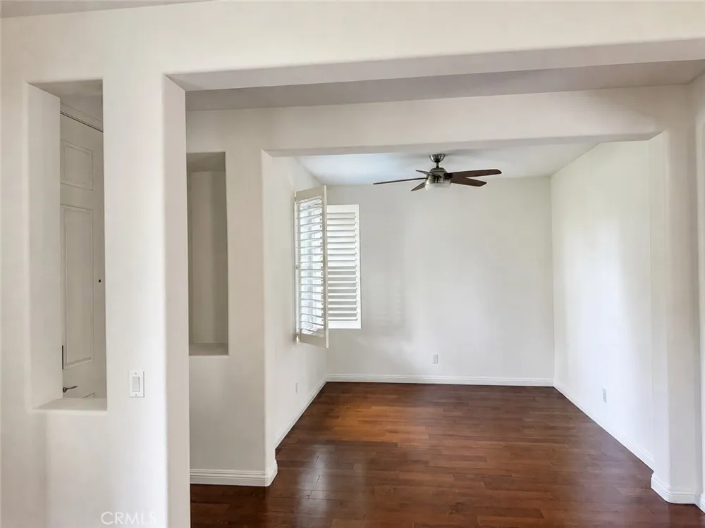 27657 Sunny Creek Valencia, CA 91354