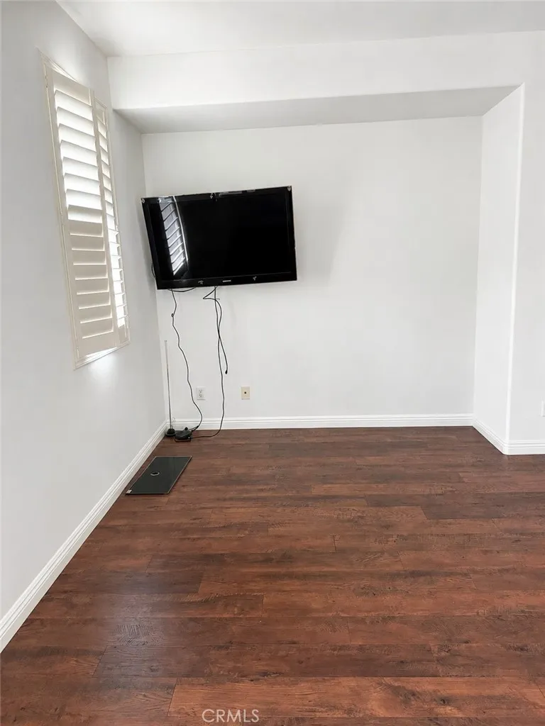 27657 Sunny Creek Valencia, CA 91354