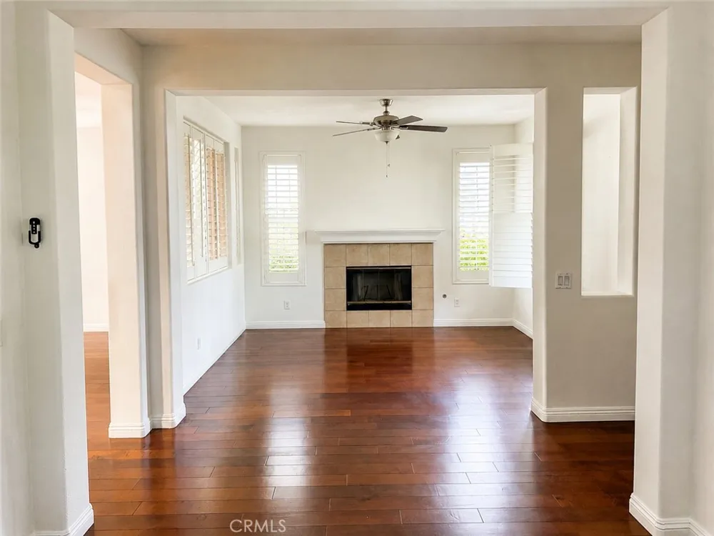 27657 Sunny Creek Valencia, CA 91354