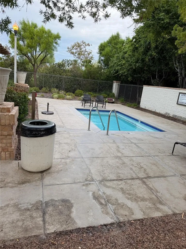 27657 Sunny Creek Valencia, CA 91354