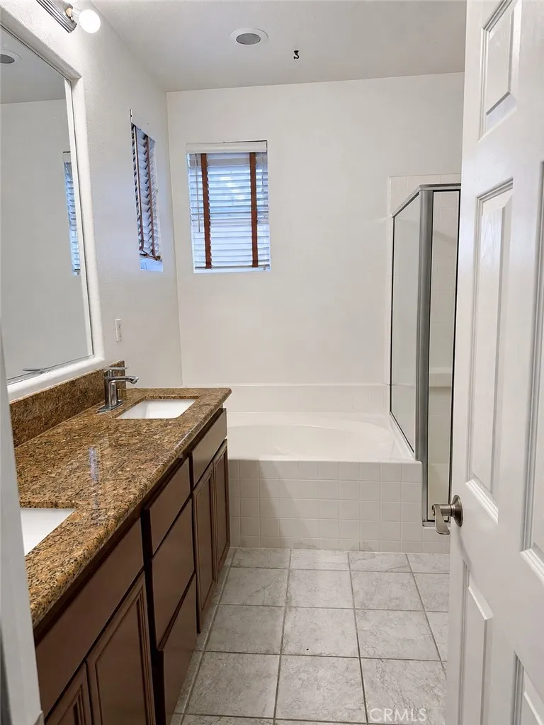 27657 Sunny Creek Valencia, CA 91354