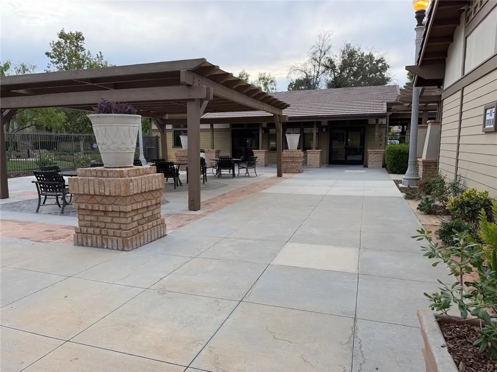 27657 Sunny Creek Valencia, CA 91354