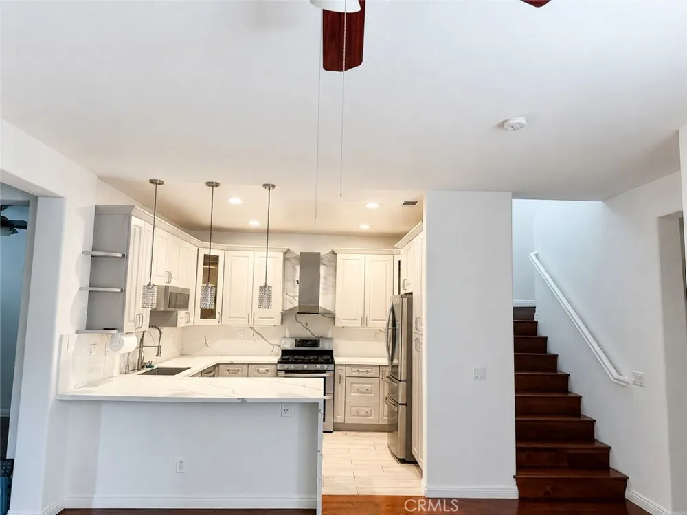 27657 Sunny Creek Valencia, CA 91354