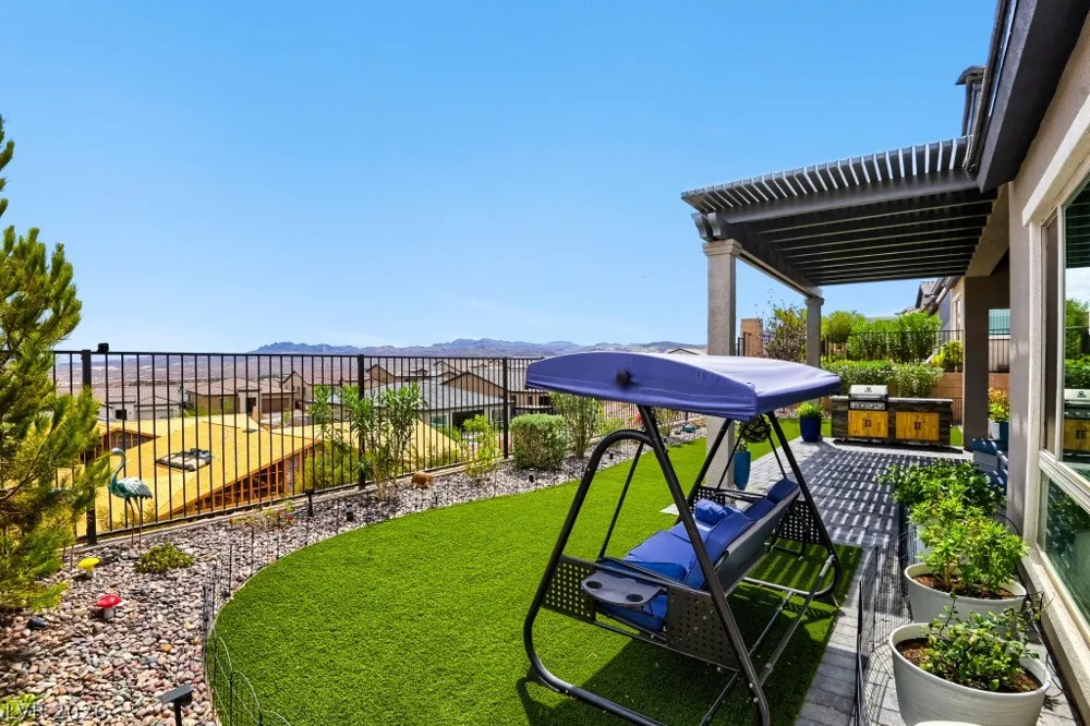 52 Thorn Creek Street Henderson, NV 89011