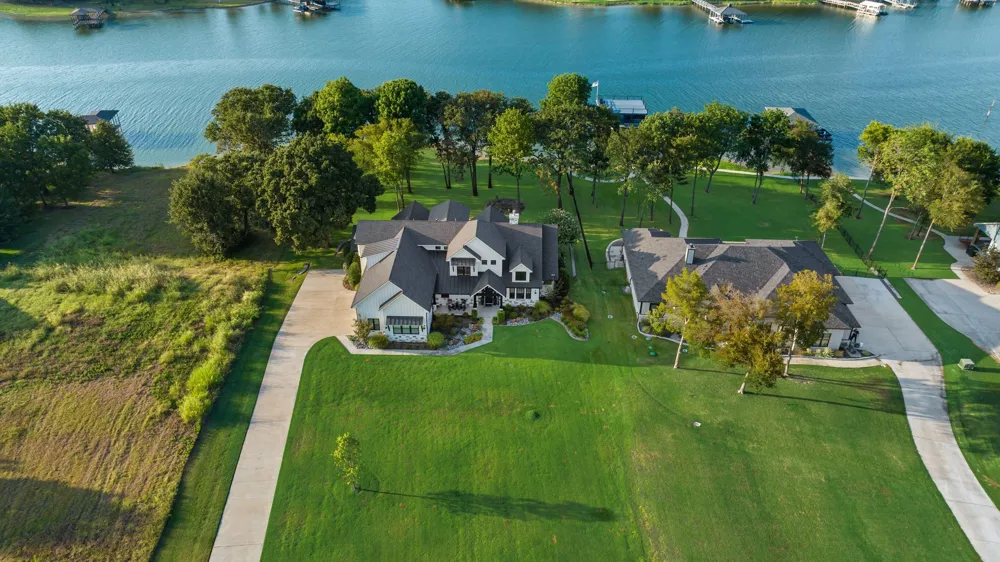1121 The Shores Drive Corsicana, TX 75109