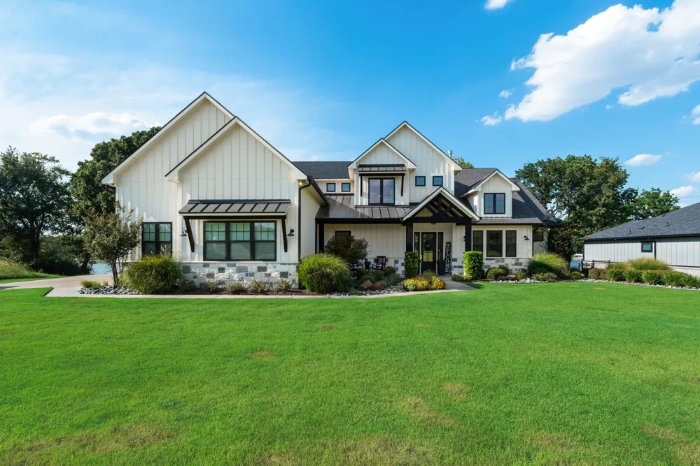 1121 The Shores Drive Corsicana, TX 75109