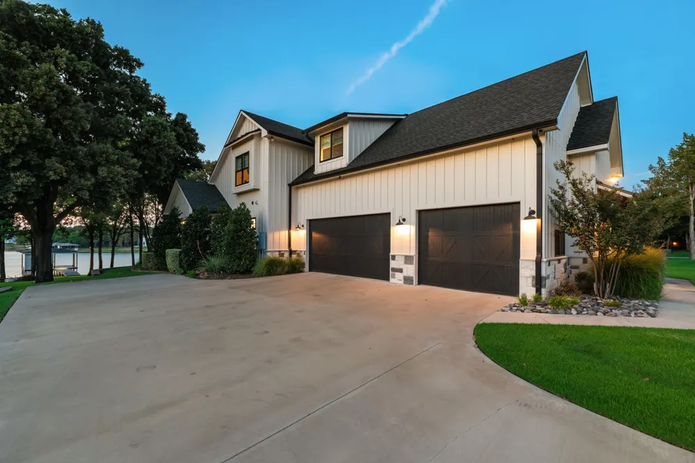 1121 The Shores Drive Corsicana, TX 75109