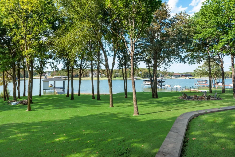 1121 The Shores Drive Corsicana, TX 75109