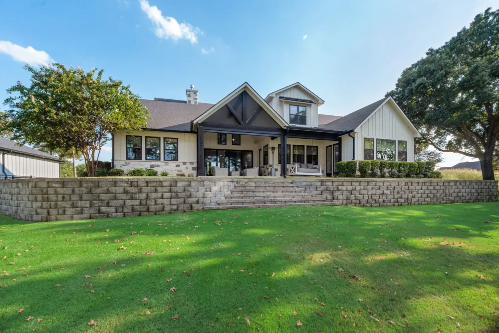 1121 The Shores Drive Corsicana, TX 75109
