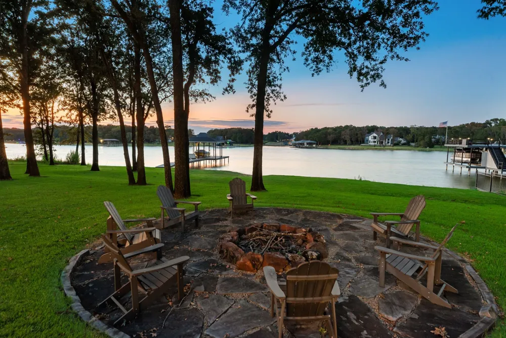 1121 The Shores Drive Corsicana, TX 75109