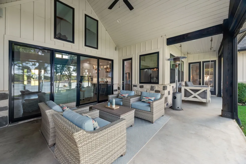 1121 The Shores Drive Corsicana, TX 75109