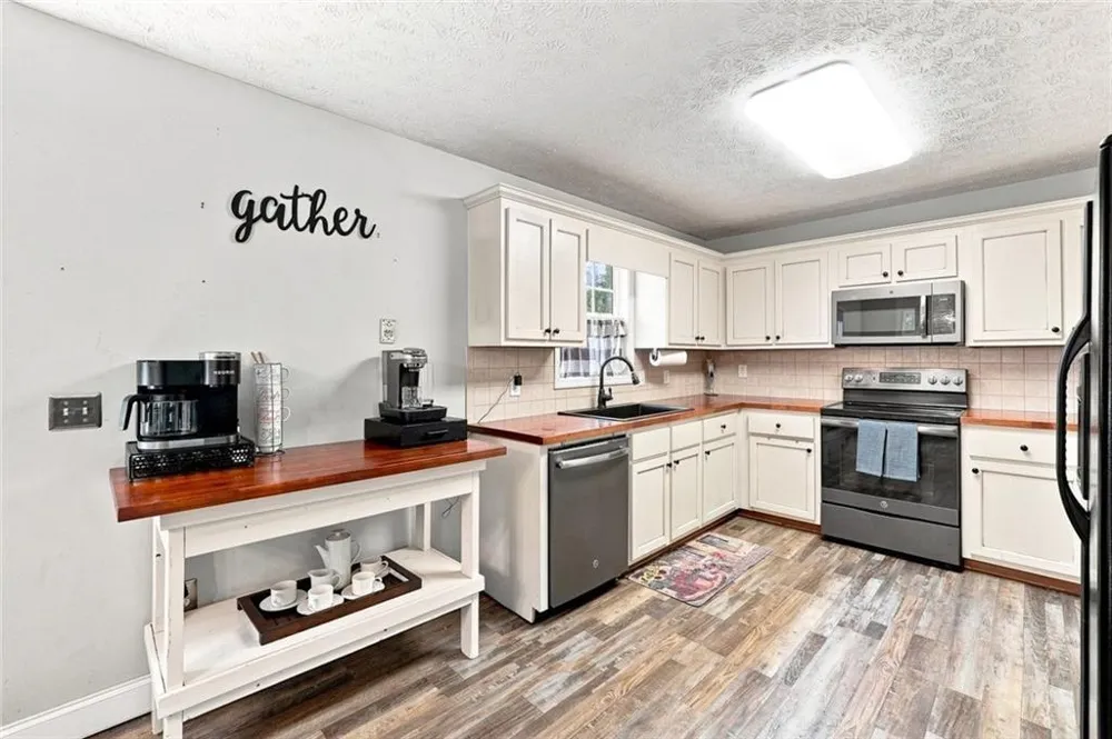 129 Greatwood Drive White, GA 30184
