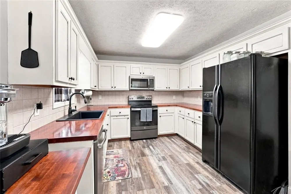 129 Greatwood Drive White, GA 30184