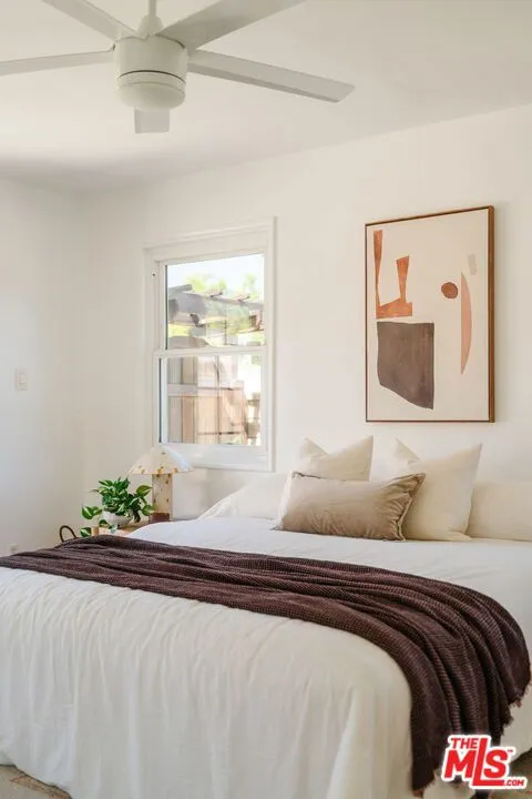 22103 Del Valle Street Woodland Hills, CA 91364
