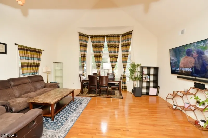 27 Tanager Ct Wayne, NJ 07470