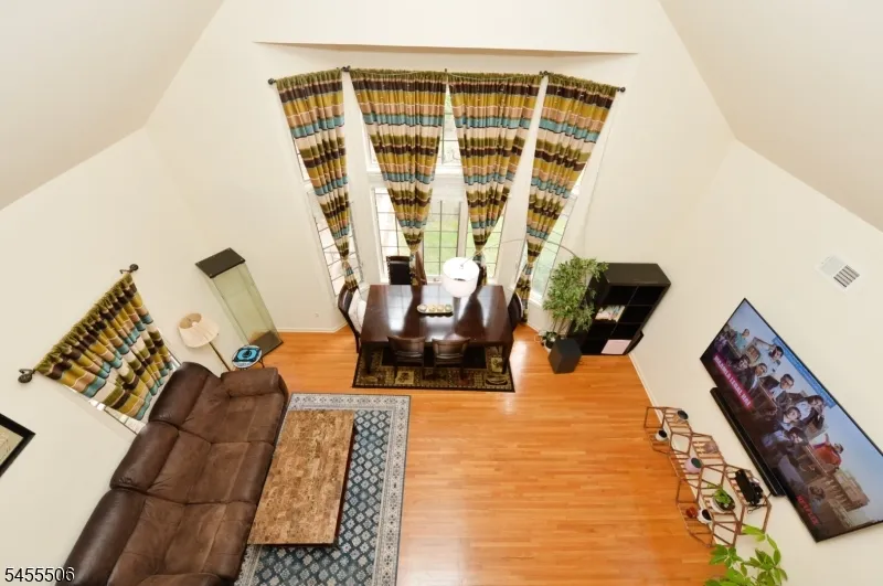 27 Tanager Ct Wayne, NJ 07470