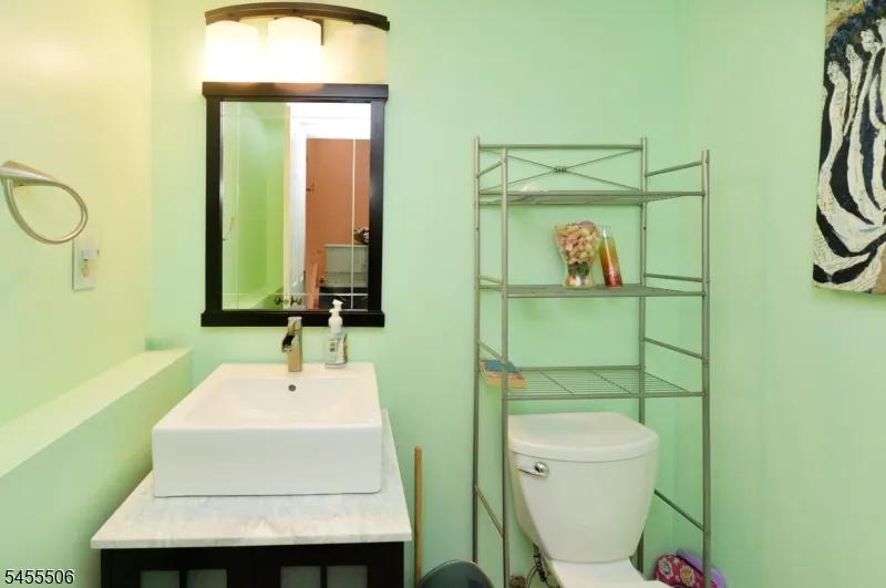 27 Tanager Ct Wayne, NJ 07470