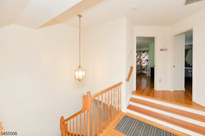 27 Tanager Ct Wayne, NJ 07470