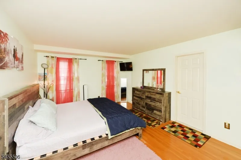 27 Tanager Ct Wayne, NJ 07470