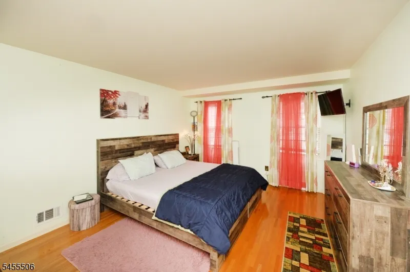 27 Tanager Ct Wayne, NJ 07470