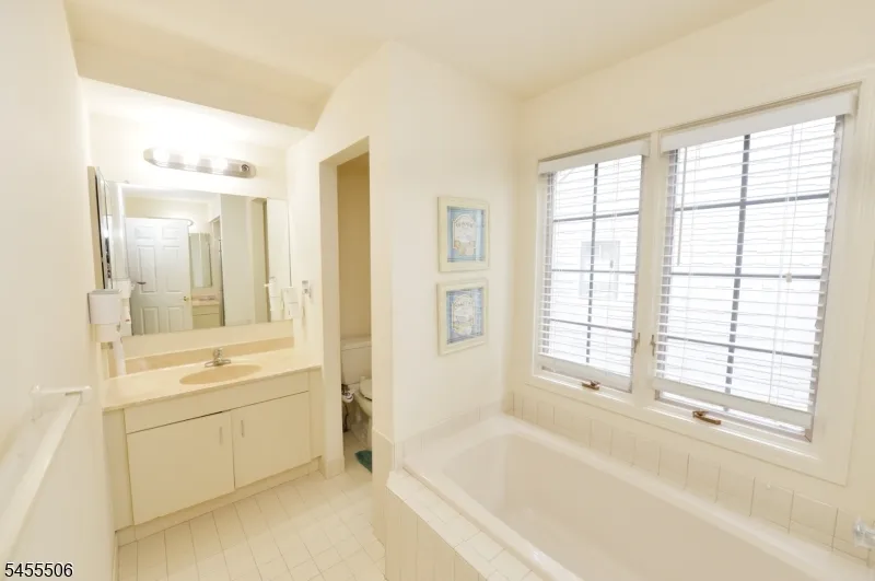 27 Tanager Ct Wayne, NJ 07470