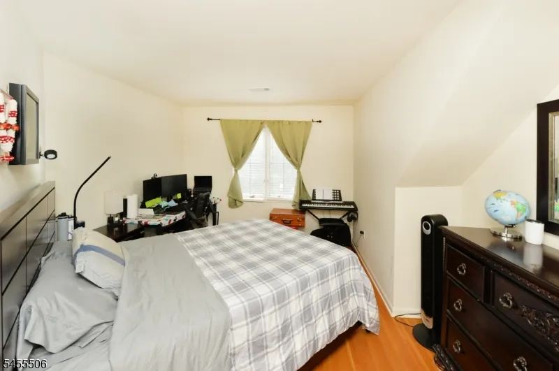 27 Tanager Ct Wayne, NJ 07470
