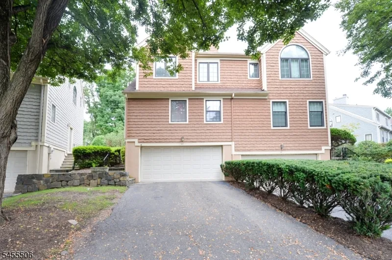 27 Tanager Ct Wayne, NJ 07470
