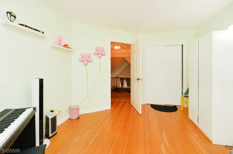27 Tanager Ct Wayne, NJ 07470