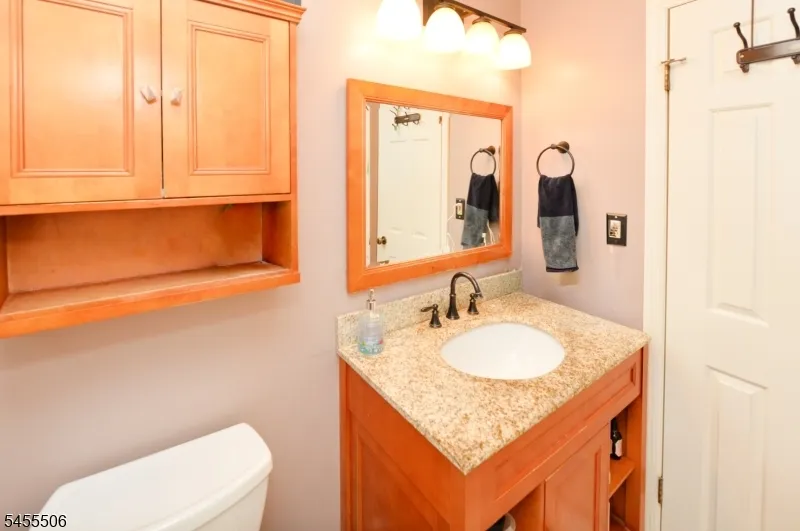 27 Tanager Ct Wayne, NJ 07470