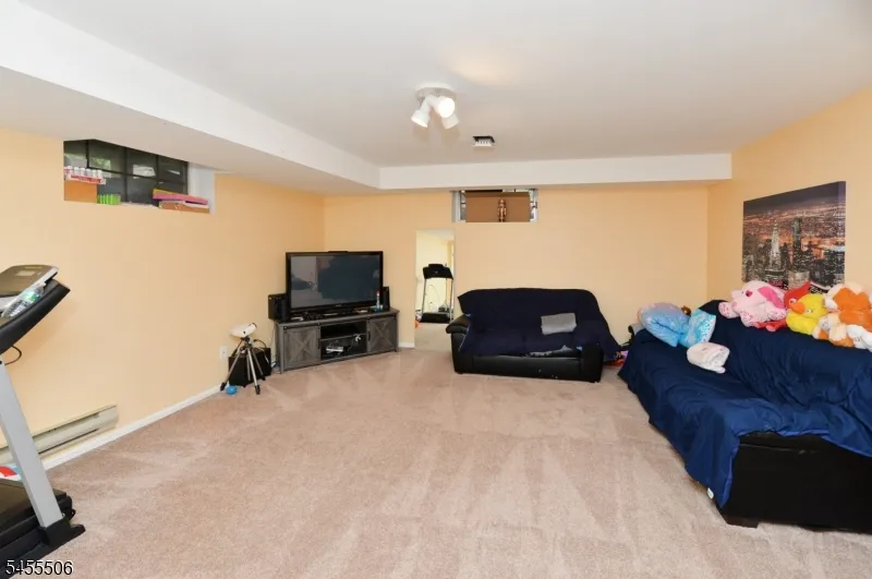 27 Tanager Ct Wayne, NJ 07470
