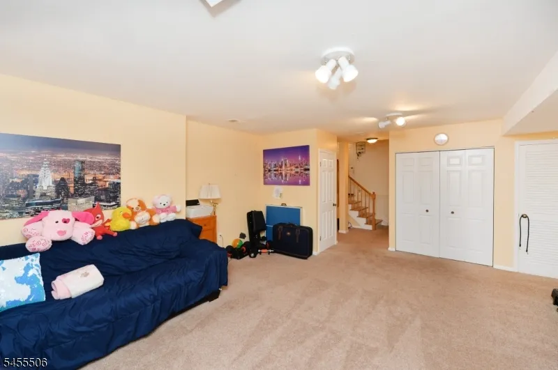 27 Tanager Ct Wayne, NJ 07470
