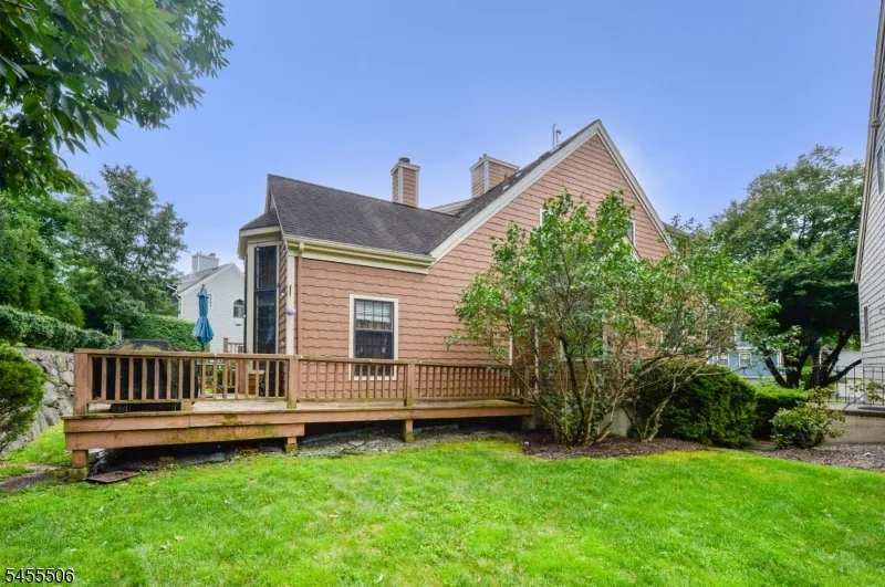 27 Tanager Ct Wayne, NJ 07470