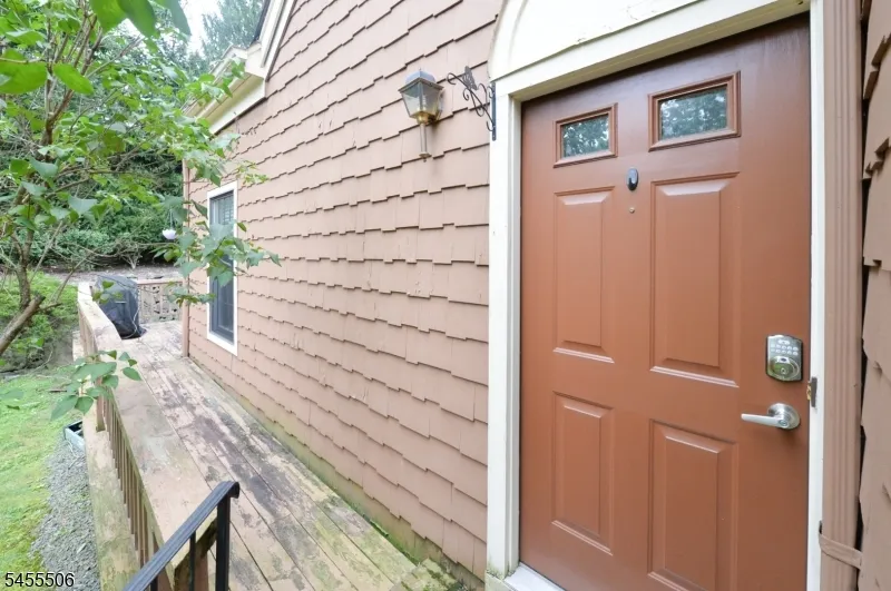 27 Tanager Ct Wayne, NJ 07470
