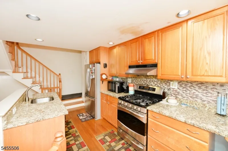 27 Tanager Ct Wayne, NJ 07470