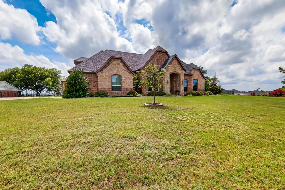 19121 Shortmeadow Forney, TX 75126