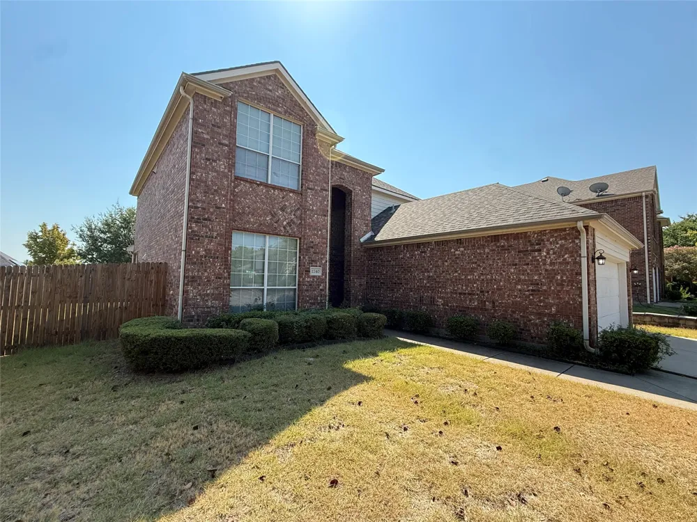 1740 Hidden Brook Drive Grand Prairie, TX 75050