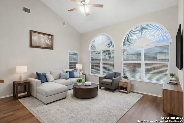 716 Hollow Rdg Schertz, TX 78108
