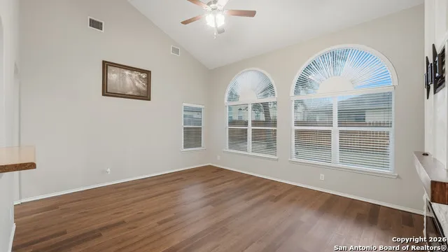716 Hollow Rdg Schertz, TX 78108