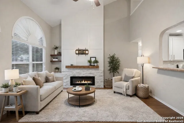 716 Hollow Rdg Schertz, TX 78108
