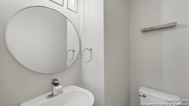716 Hollow Rdg Schertz, TX 78108
