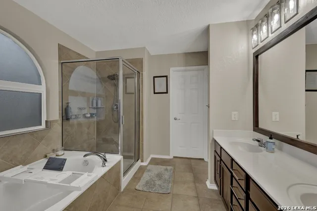 716 Hollow Rdg Schertz, TX 78108
