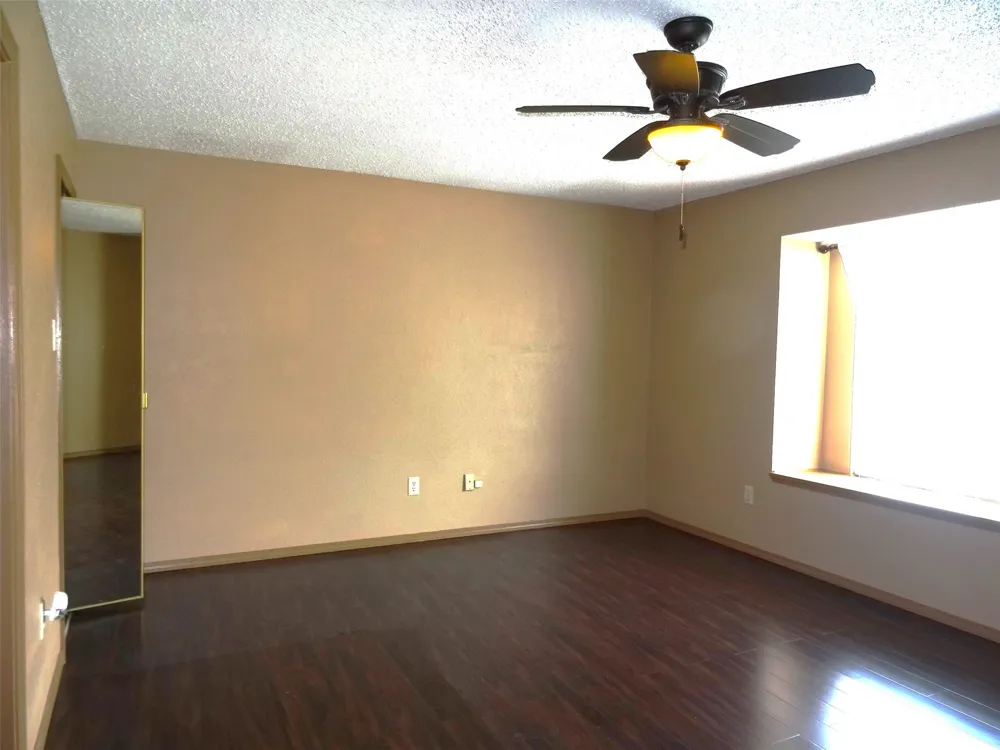 2517 Hollydale Drive Garland, TX 75044