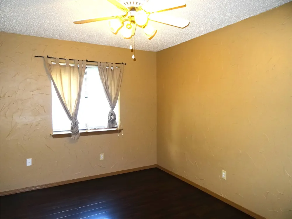 2517 Hollydale Drive Garland, TX 75044