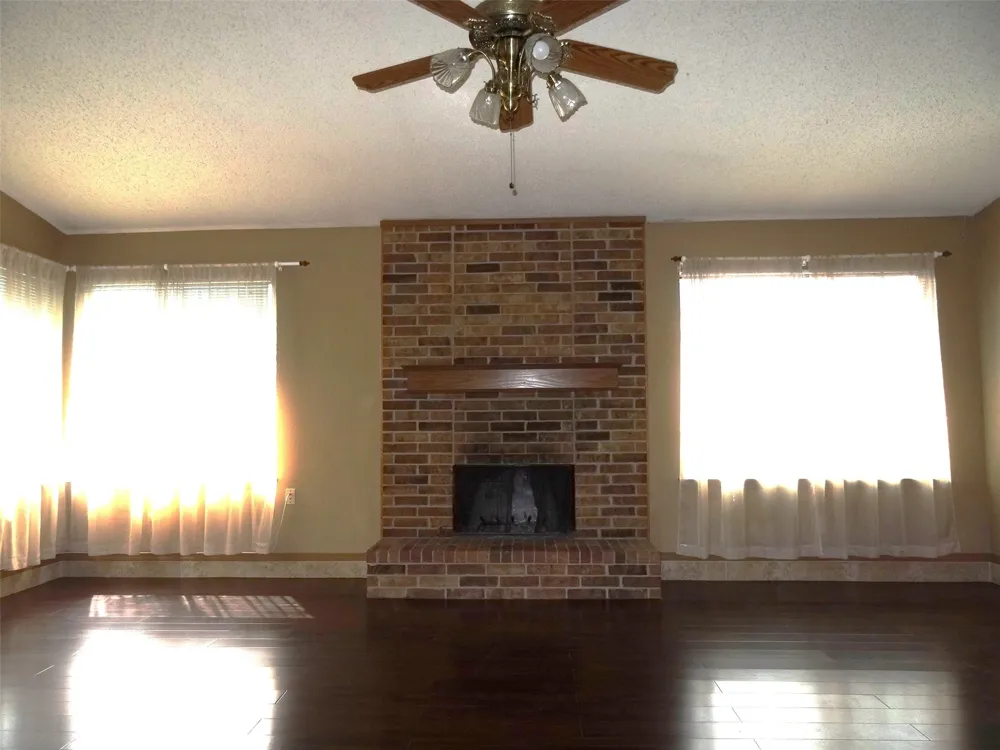 2517 Hollydale Drive Garland, TX 75044