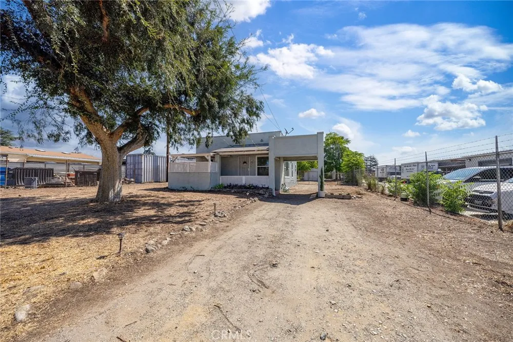 28 S Vista Place Upland, CA 91786