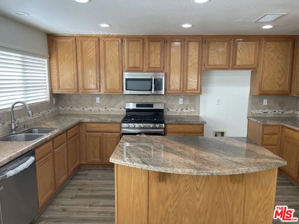 25720 Armstrong Circle #A Stevenson Ranch, CA 91381